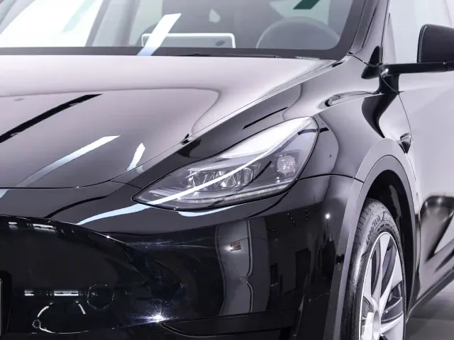 Tesla Model Y — Фото автомобиля 30