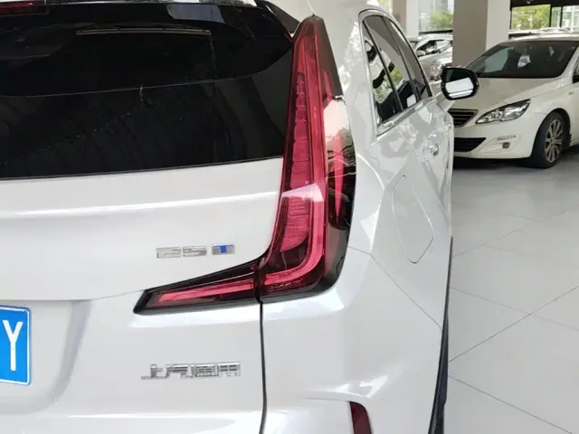 Cadillac XT4 — Фото автомобиля 7