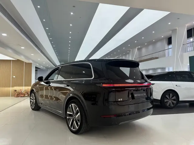 Li Auto L9 — Фото автомобиля 9