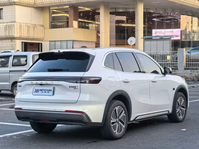 Geely Galaxy Starship 7 EM-i — Фото автомобиля 4