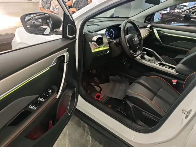 Geely Binyue — Фото автомобиля 15
