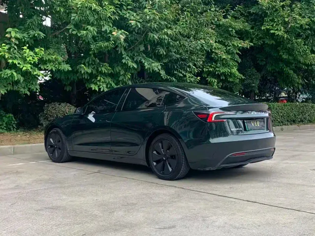 Tesla Model 3 — Фото автомобиля 7