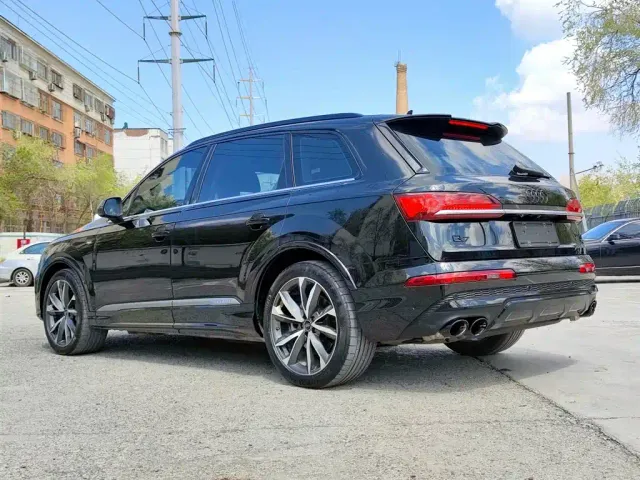 Audi Q7 — Фото автомобиля 6