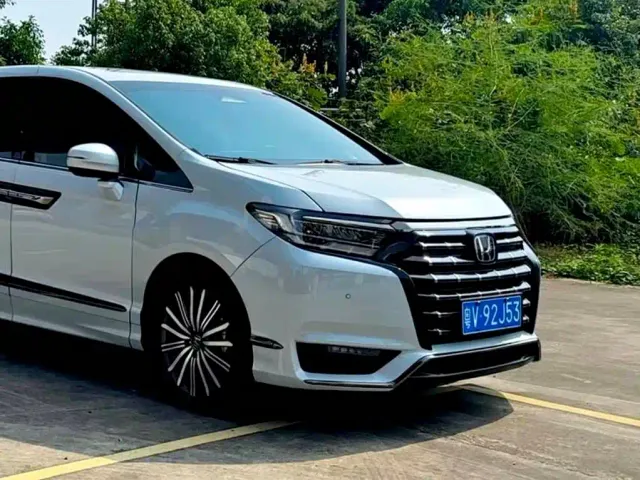 Honda Elysion — Фото автомобиля 4