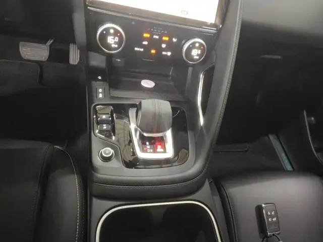 Jaguar E-PACE — Фото автомобиля 13