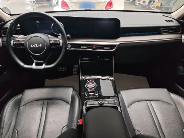 Kia K5 — Фото автомобиля 9