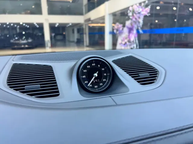 Porsche Cayenne — Фото автомобиля 16