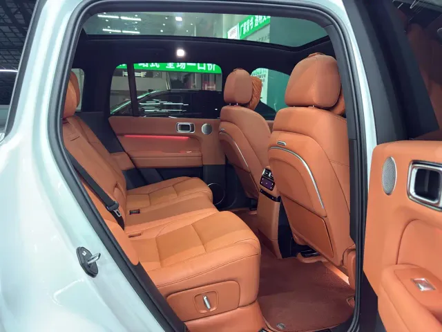 Li Auto L6 — Фото автомобиля 16