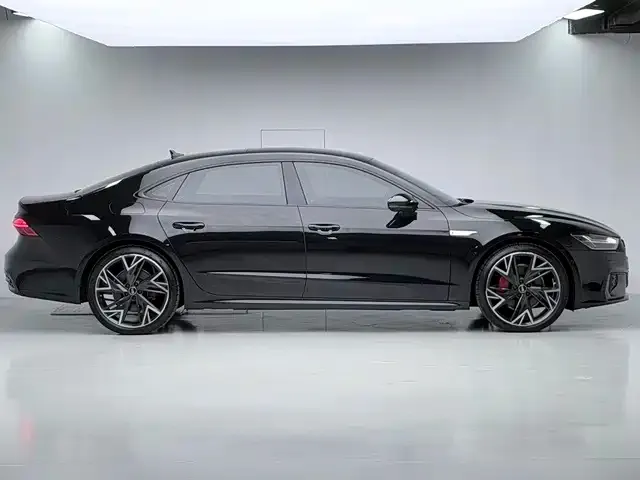 Audi A7L — Фото автомобиля 10