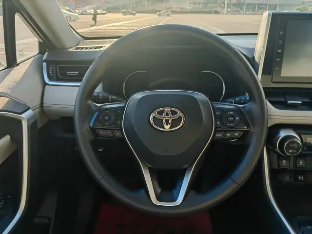 Toyota RAV4 — Фото автомобиля 17