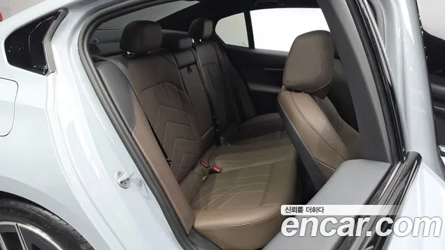 BMW 5 Series G60 — Фото автомобиля 17