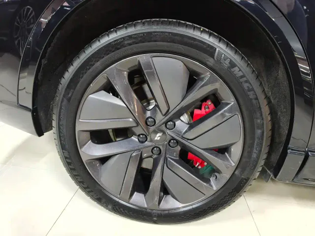 Li Auto L9 — Фото автомобиля 14