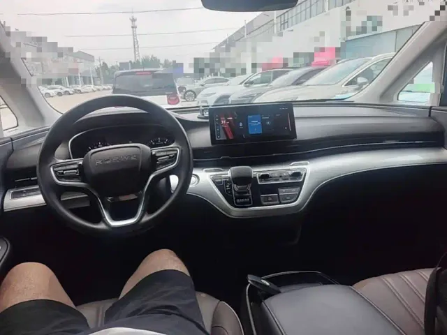 Roewe iMAX8 — Фото автомобиля 9
