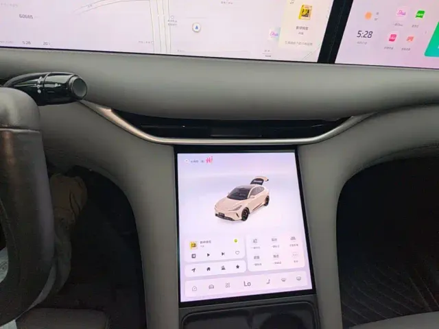 IM Motors LS6 — Фото автомобиля 12