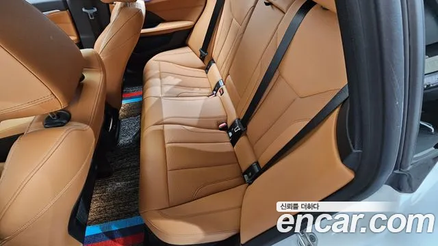 BMW i4 — Фото автомобиля 12