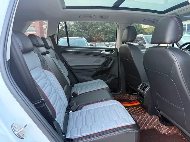 Volkswagen Tiguan L — Фото автомобиля 8