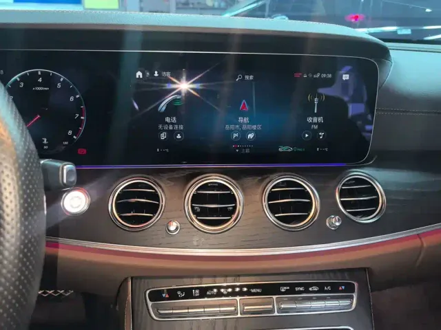 Mercedes-Benz E-Class — Фото автомобиля 4