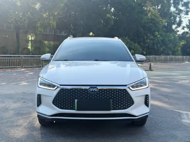 BYD e2 — Фото автомобиля 2