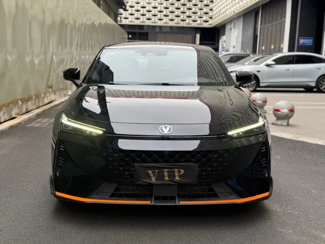 Changan Changan UNI-V 2024 1.5T Deluxe Sport — Фото автомобиля 2