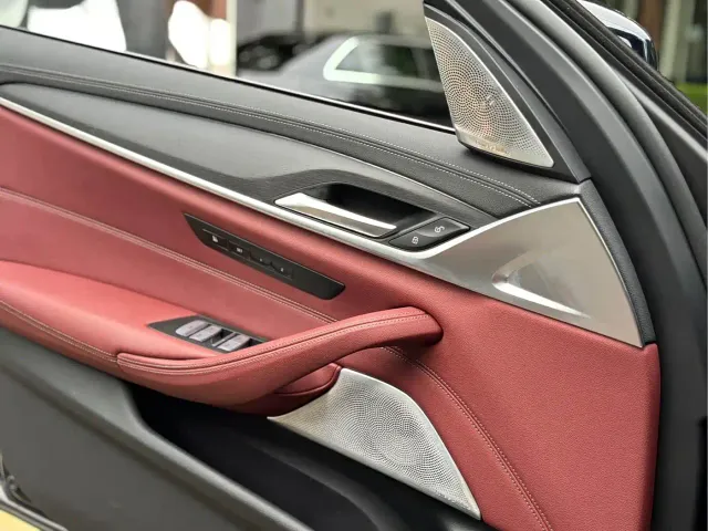 BMW 5 Series — Фото автомобиля 16