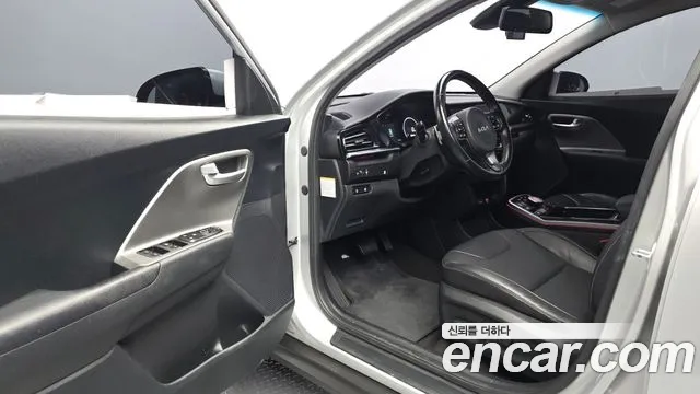 Kia Niro — Фото автомобиля 14
