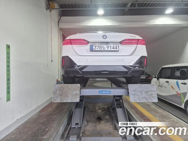 BMW 5-Series — Фото автомобиля 2