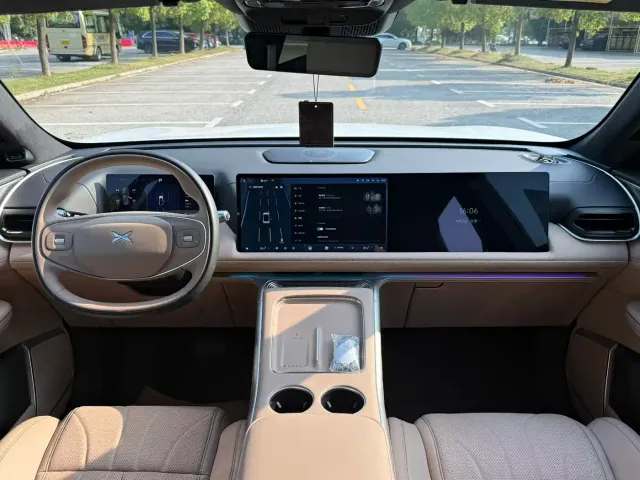 Xpeng G9 — Фото автомобиля 6
