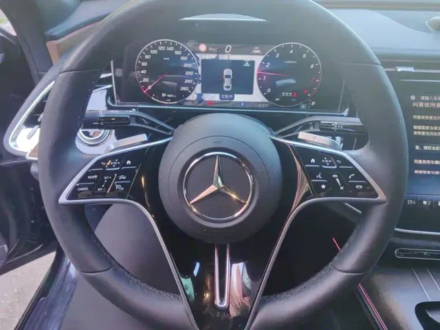 Mercedes-Benz E-Class — Фото автомобиля 15