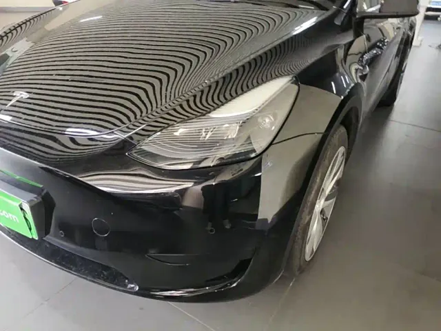 Tesla Model Y — Фото автомобиля 23