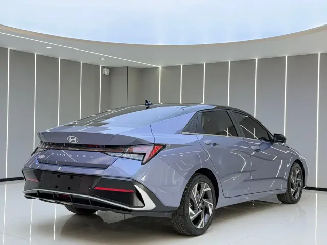 Hyundai Elantra — Фото автомобиля 19