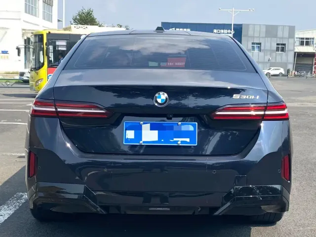 BMW 5 Series — Фото автомобиля 5