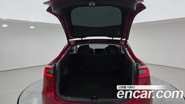 Tesla Model Y — Фото автомобиля 20
