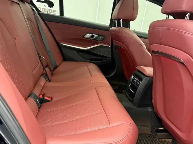 BMW BMW 3 Series 2024 330i M Sport Shadowline Package — Фото автомобиля 12