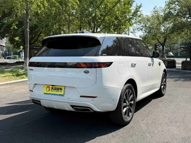Land Rover Range Rover Sport — Фото автомобиля 3