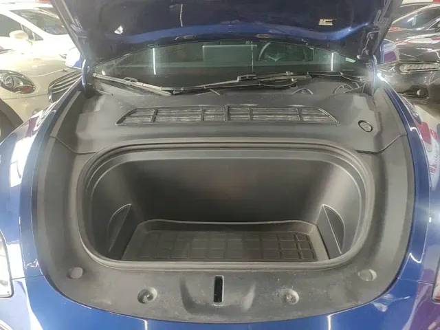 Tesla Model Y — Фото автомобиля 19