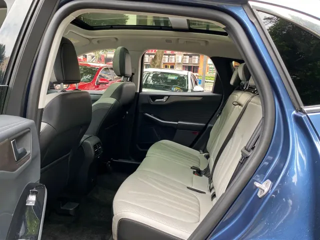 Ford Escape — Фото автомобиля 10