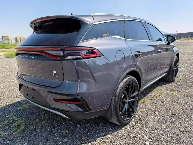 BYD Tang — Фото автомобиля 6