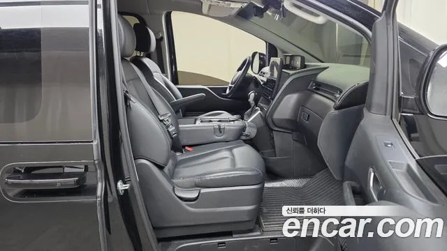 Hyundai Staria Staria 4WD Tourer 9 мест — Фото автомобиля 26