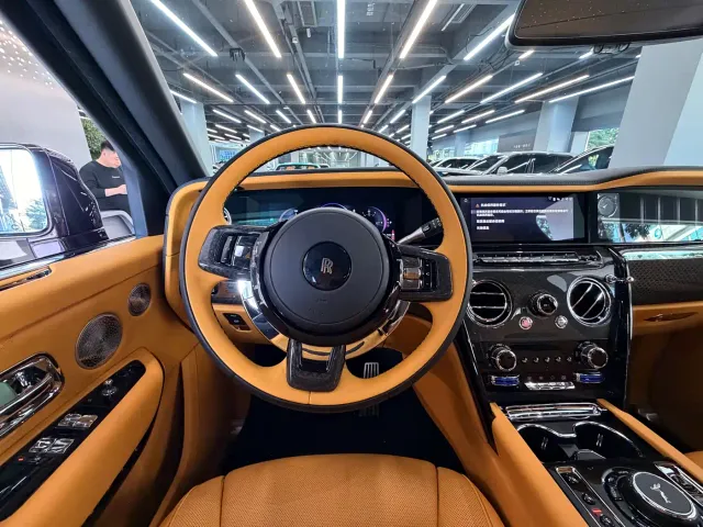 Rolls-Royce Cullinan — Фото автомобиля 10