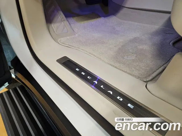 Cadillac Escalade — Фото автомобиля 17