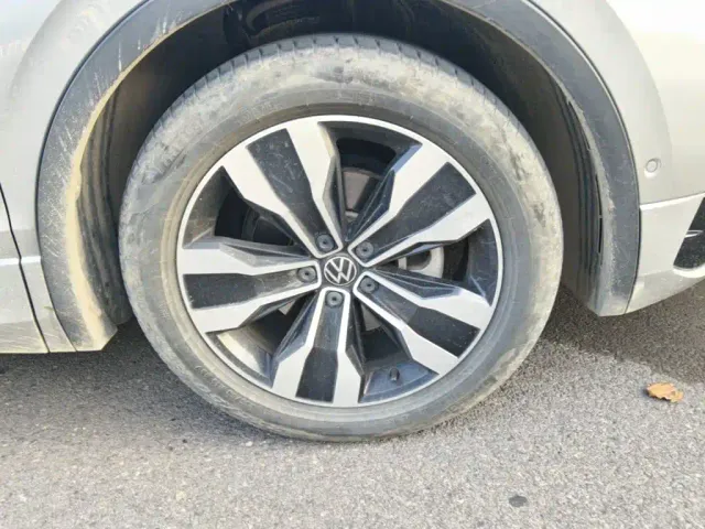 Volkswagen Tiguan L — Фото автомобиля 24