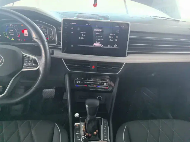Volkswagen Tiguan L PHEV — Фото автомобиля 12
