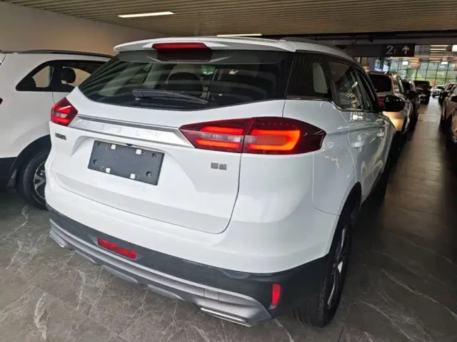 Geely Boyue — Фото автомобиля 6
