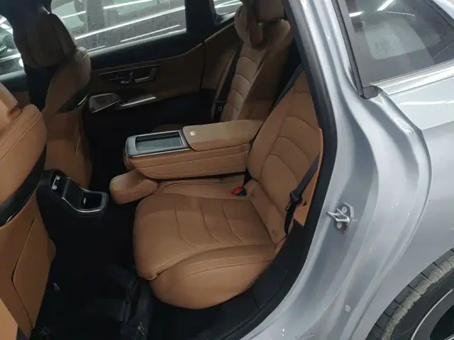 Mercedes-Benz E-Class — Фото автомобиля 12