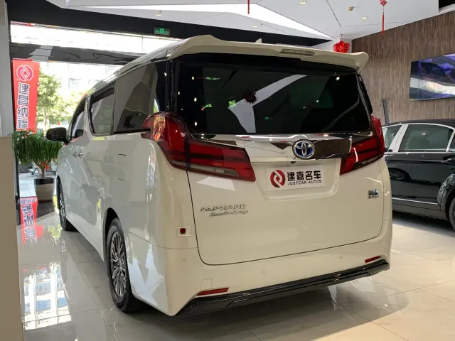 Toyota Alphard — Фото автомобиля 3
