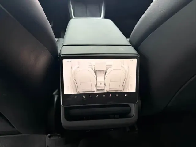 Tesla Model Y — Фото автомобиля 10