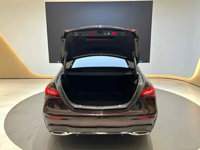 Mercedes-Benz E-Class — Фото автомобиля 9