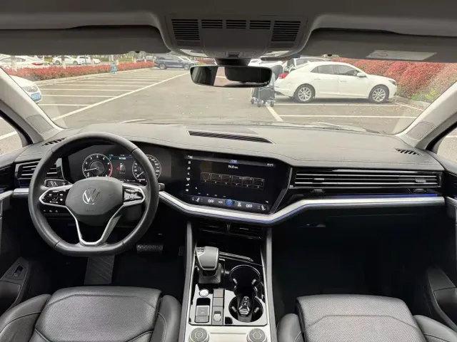 Volkswagen Touareg — Фото автомобиля 7