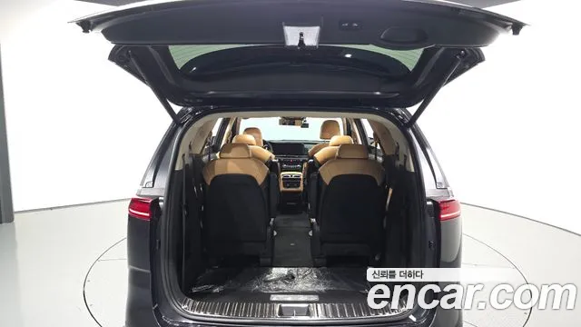 Kia Canival — Фото автомобиля 17
