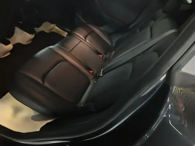 Tesla Model Y — Фото автомобиля 16
